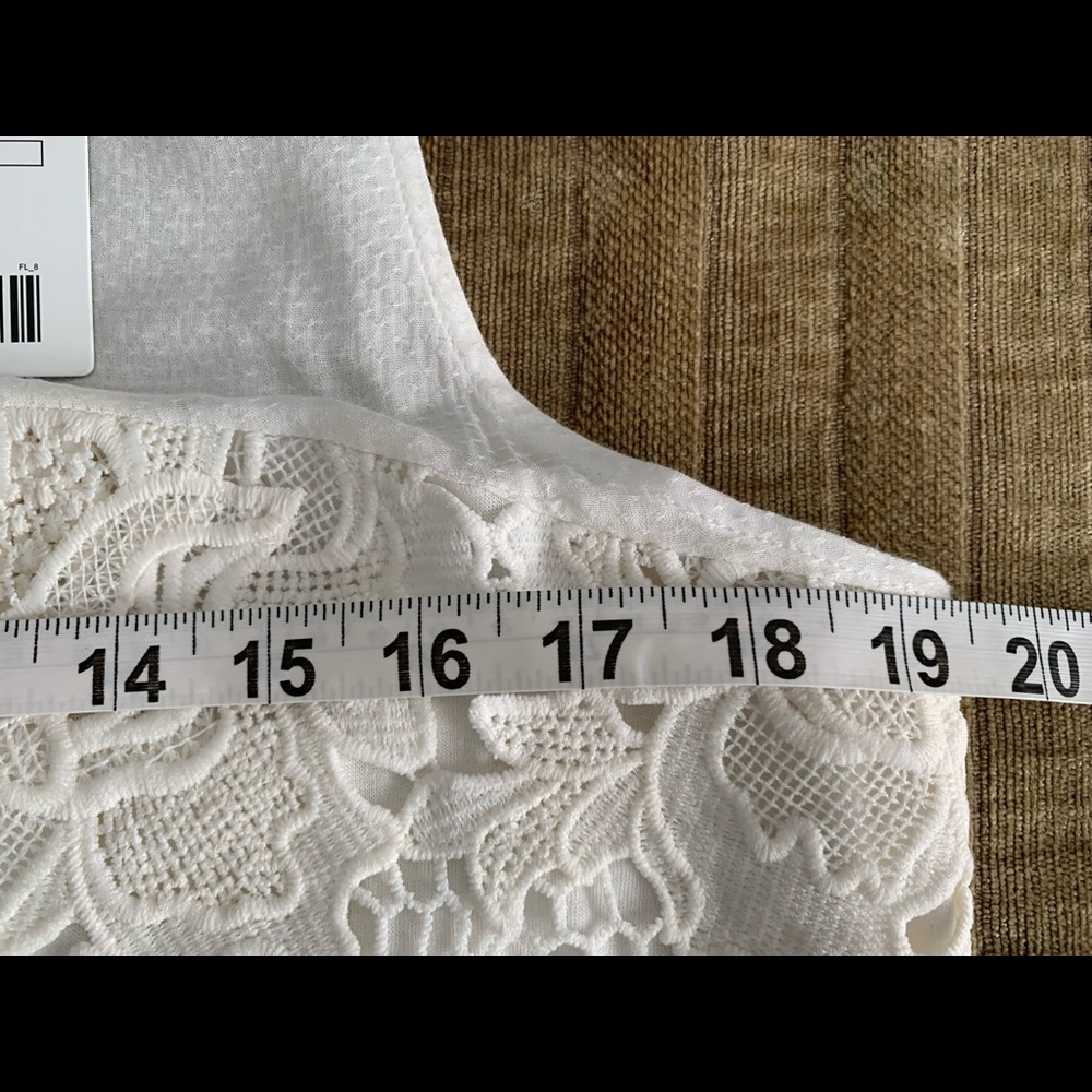 Cream colored lace top - Picture 4 of 5
